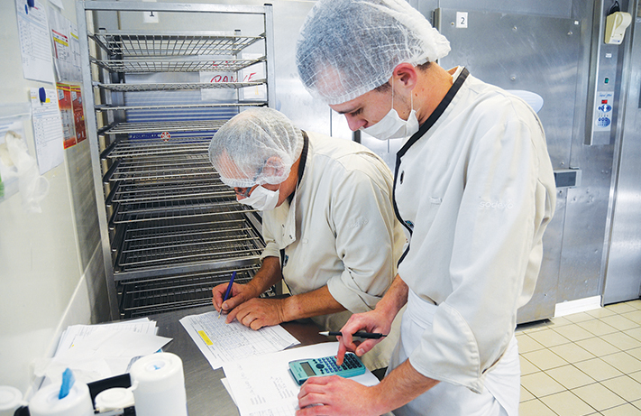 Des saveurs marines préservées à la cuisine centrale de Saint-Malo