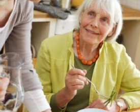 « Mieux servi chez soi », nouvelle offre de repas à domicile pour séniors par Elior