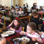 Chalon-sur-Saône : la fin du menu de substitution au porc toujours d’actualité à la cantine