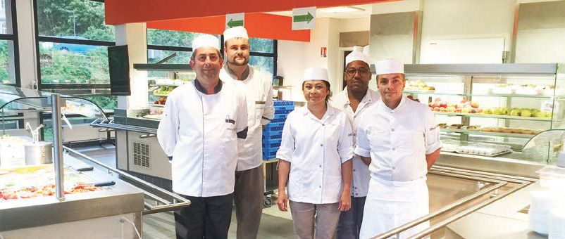 L’équipe de Saint-Just s’implique pour bien vendre le menu du jour
