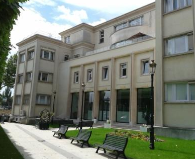 Une salle à manger dédiée aux résidents longue durée à l’hôpital de Puteaux