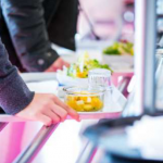 Repas de cantine à 1€ et petit déjeuner gratuit au menu des écoles