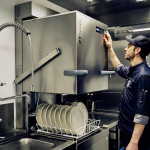 Une nouvelle gamme PT de lave-vaisselle à capot par Winterhalter