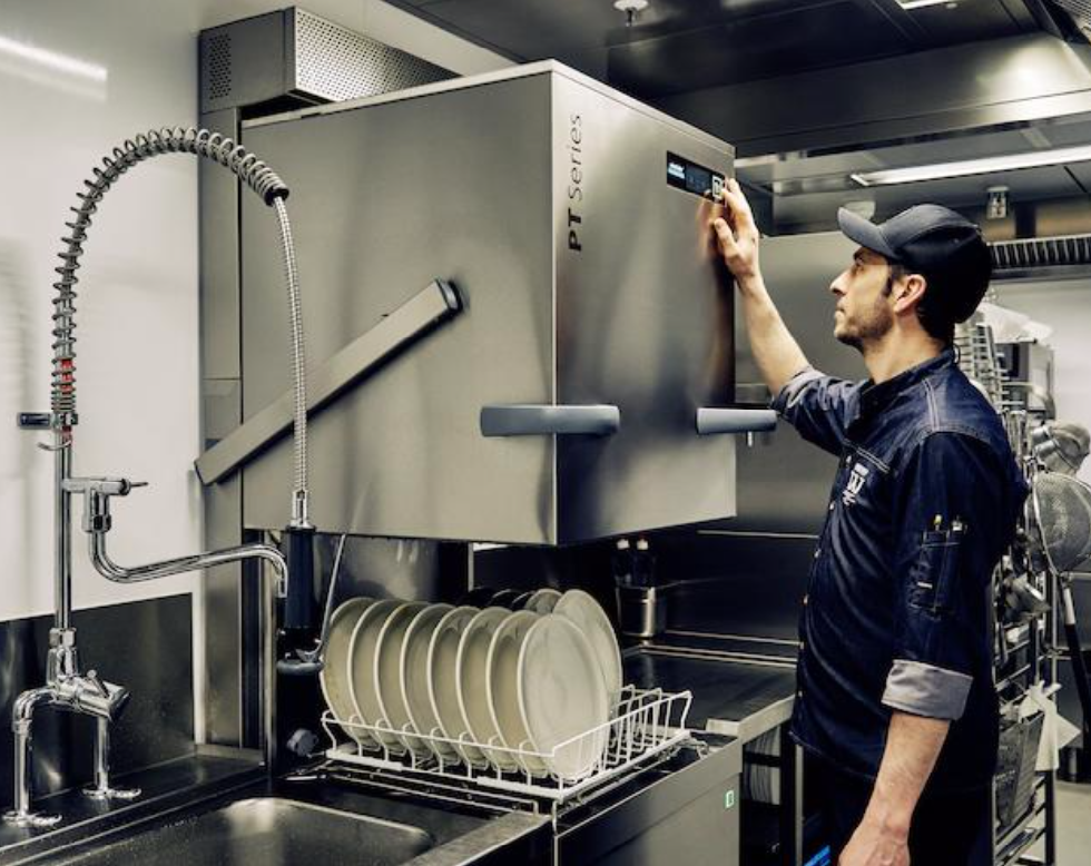 Une nouvelle gamme PT de lave-vaisselle à capot par Winterhalter