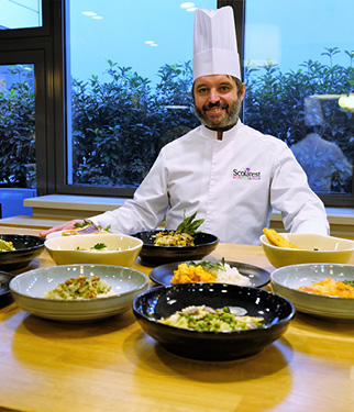 Nouveau chef, anti-gaspi et recettes « veggie » au menu de la rentrée Scolarest