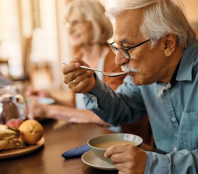Les spécificités et les enjeux de l’alimentation des personnes âgées