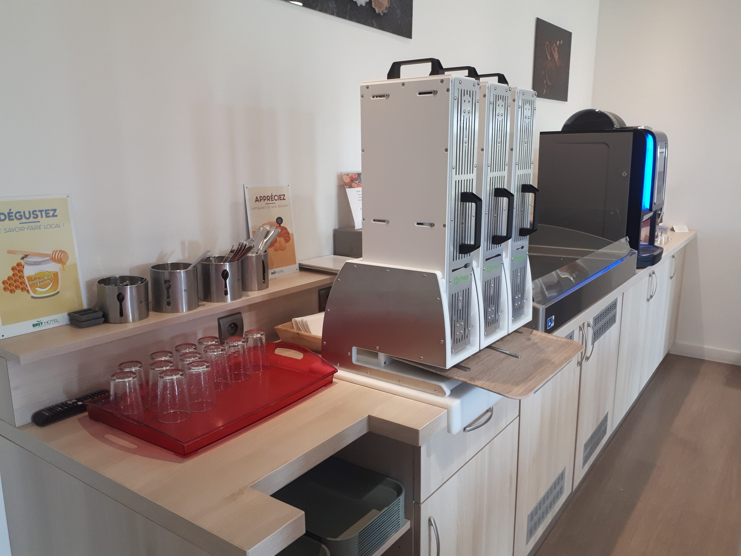 Un distributeur automatique de couverts pour limiter les problèmes hygiéniques