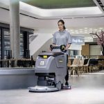 Une autolaveuse autotractée compacte et performante par Kärcher