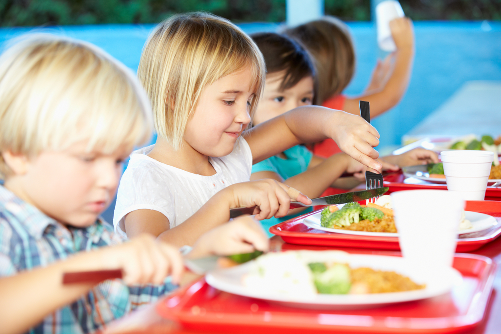 Lutter contre l’isolement des aînés grâce à la cantine intergénérationnelle
