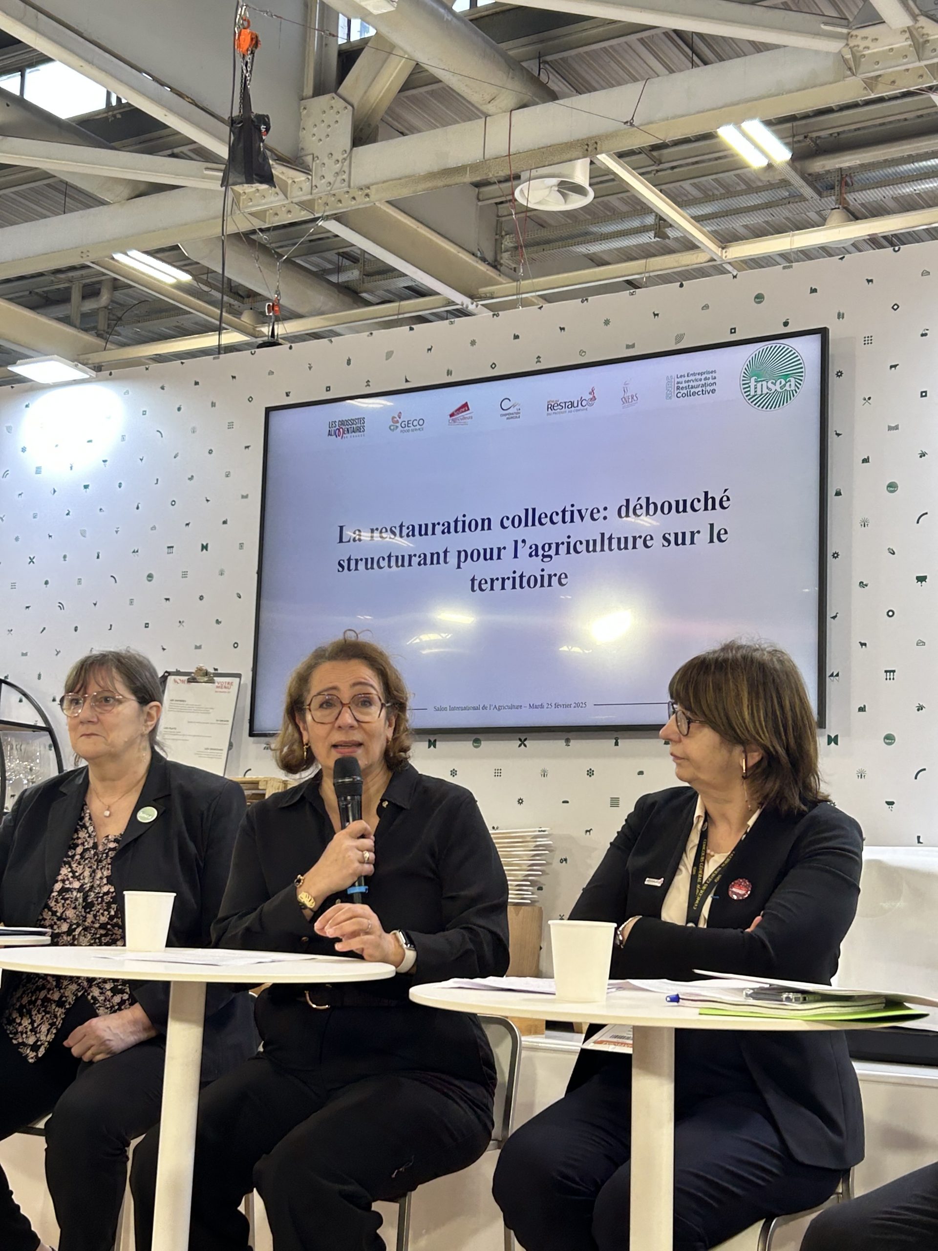 Les défis et engagements de la restauration collective autour d’une table ronde