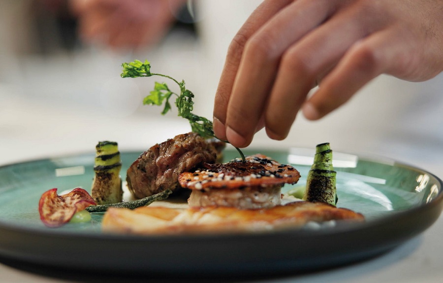 La table, un outil d’influence et de paix