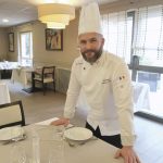 Grégory Sampino : Faire tomber les clichés sur la cuisine en Ehpad